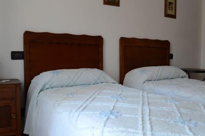 Room 5 of 31