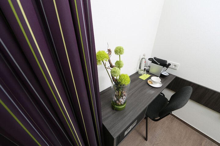Room 14 of 33