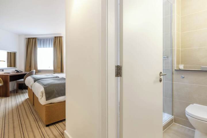 Room 16 of 151