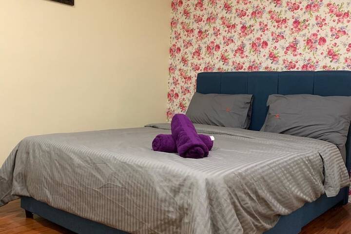 Room 10 of 12