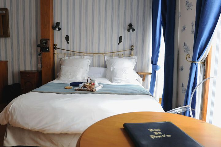 Room 6 of 42