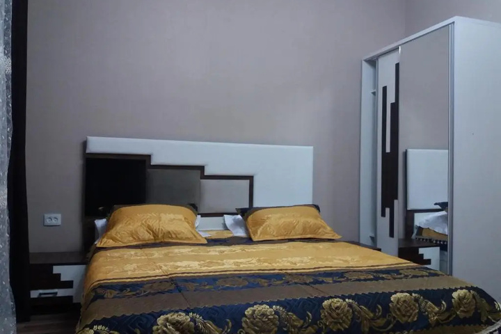 Room 6 of 15