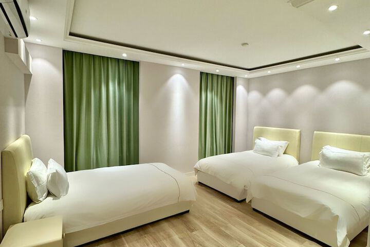 Room 25 of 68
