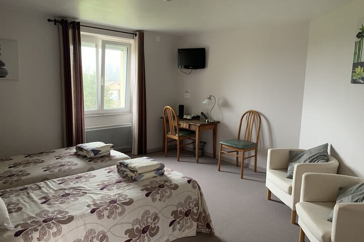 Room 4 of 33