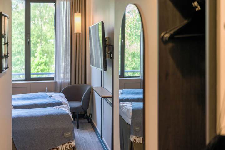 Room 13 of 47