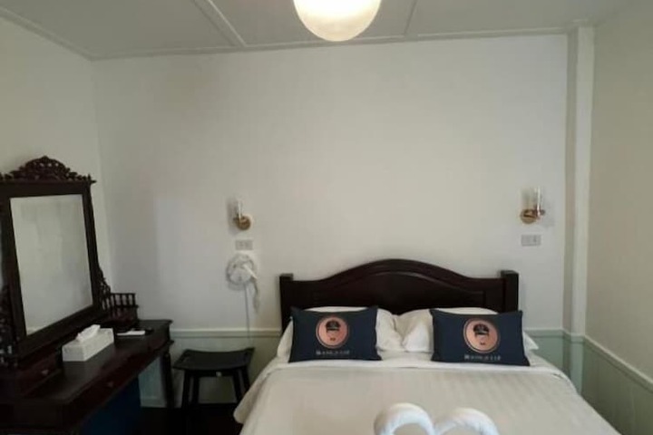 Room 8 of 41