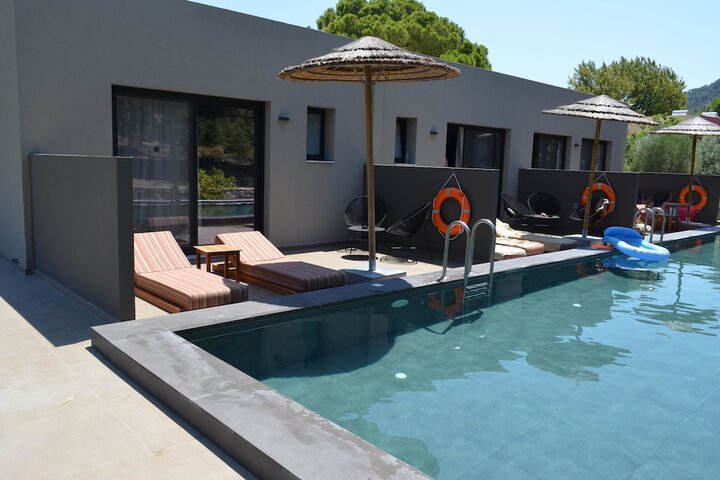 Pool 93 of 221