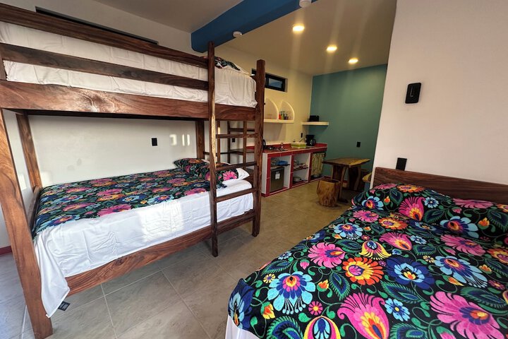 Room 93 of 402