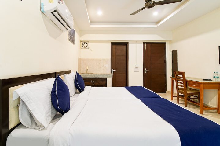 Room 13 of 28