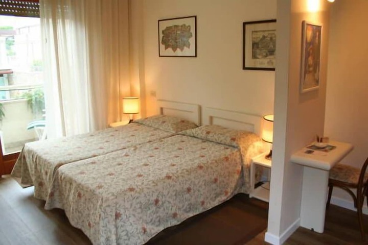 Room 16 of 68