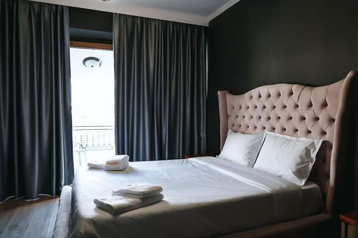 Room 3 of 10
