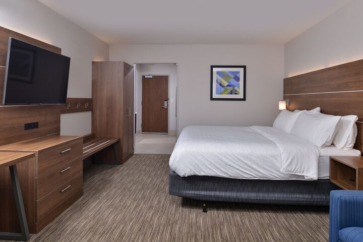 1 King Bed (9 of 22)