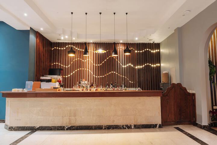 Entrance & Lobby
