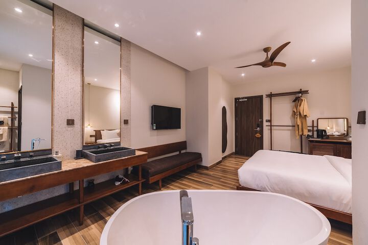 Room 80 of 210