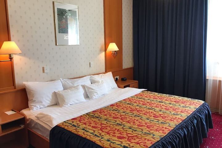 Room 10 of 81