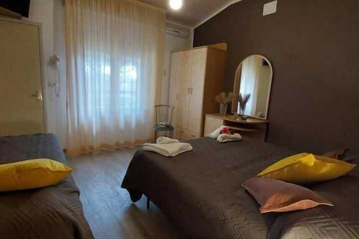 Room 6 of 22