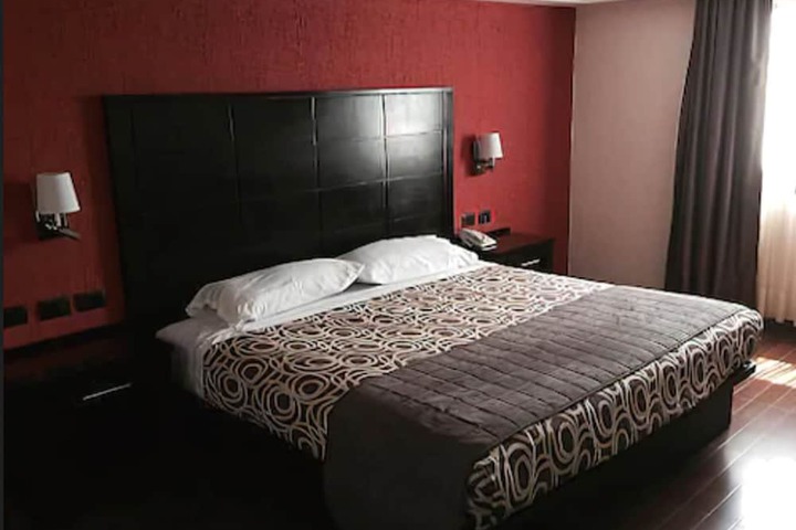 Room 11 of 38