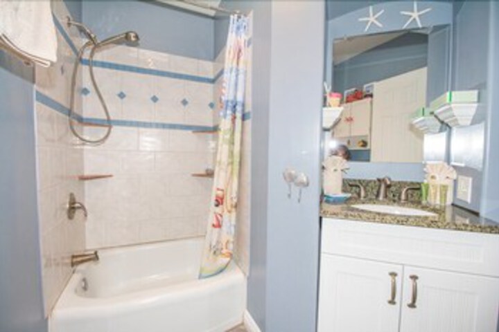 Room 4 of 25