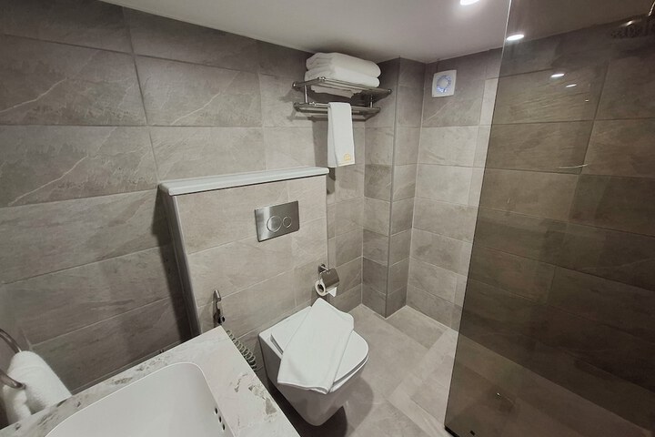 Room 82 of 118