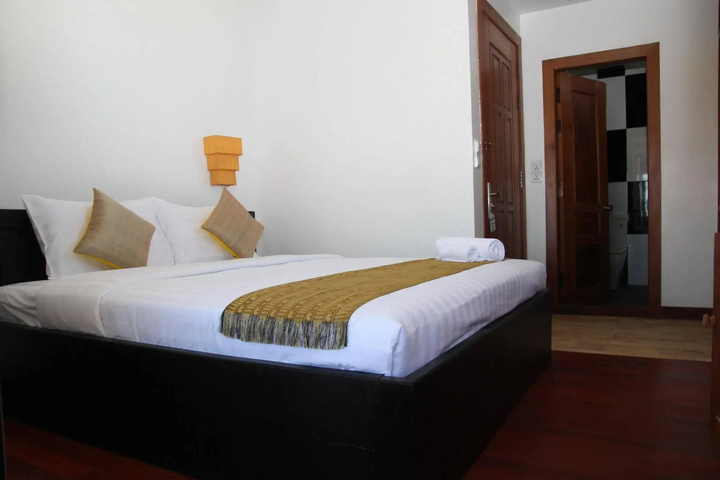 Room 4 of 14