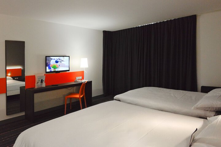 Room 6 of 96