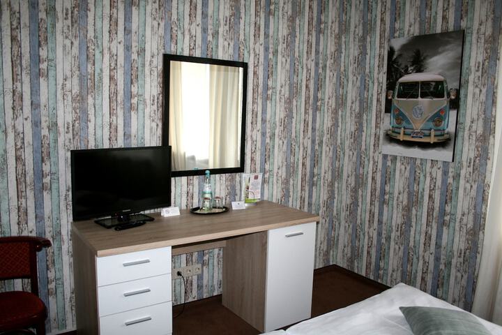 Room 13 of 34