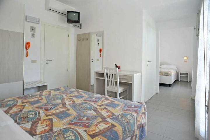 Room 4 of 24