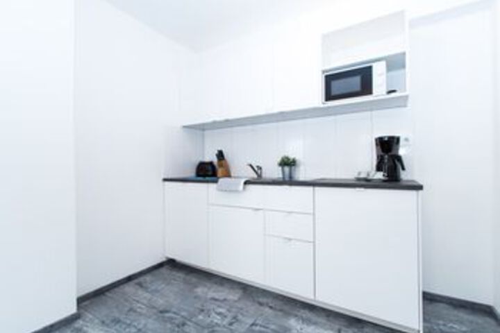 Room 4 of 10