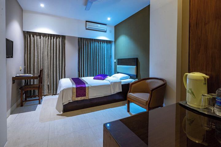 Room 12 of 19