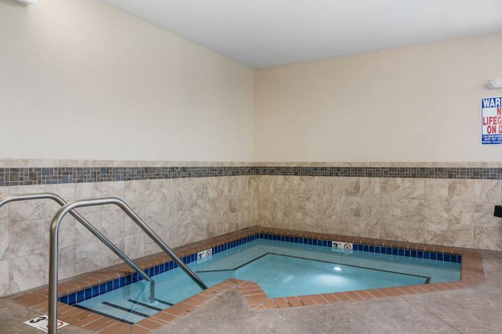 Indoor spa tub
