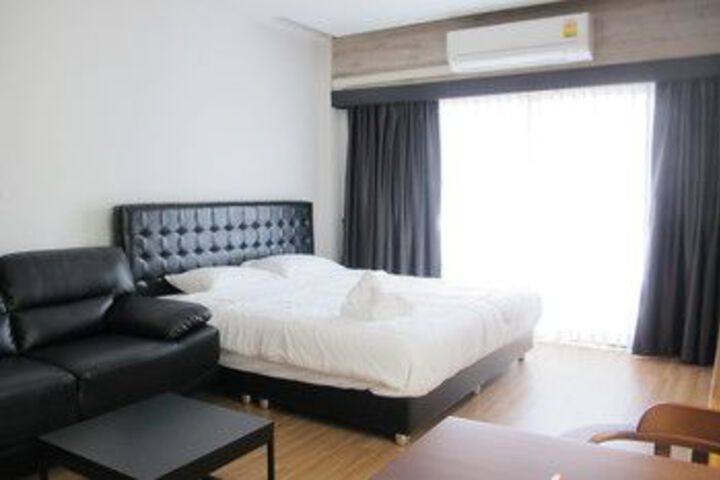 Room 10 of 32