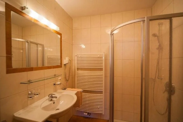 Room 6 of 22