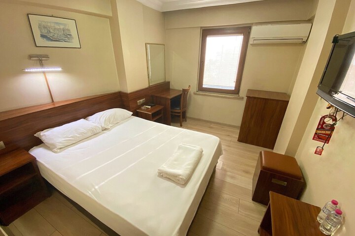 Room 7 of 37