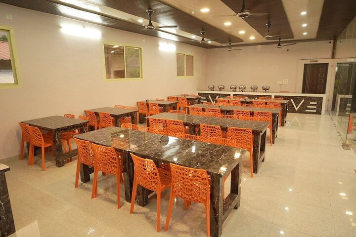 Dining 6 of 9