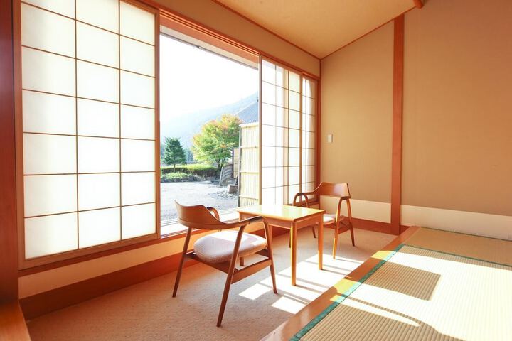 Room 4 of 44