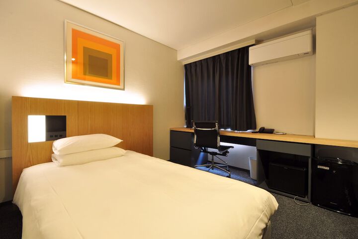 Room 5 of 48