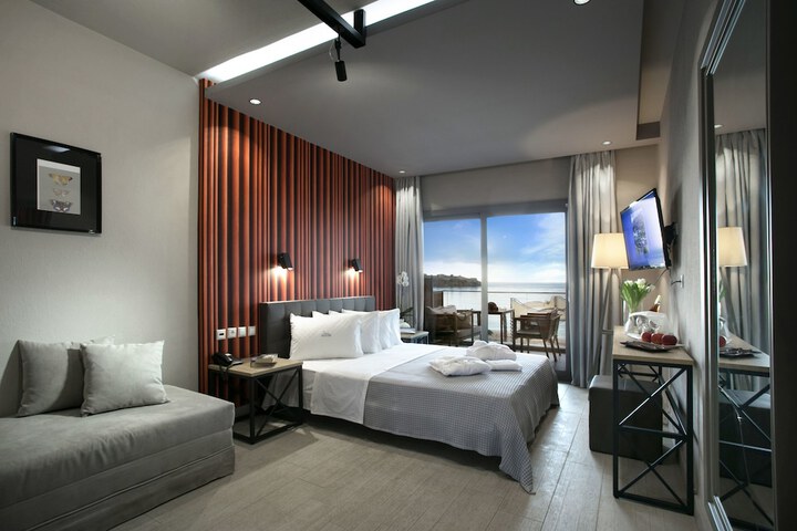Room 4 of 105