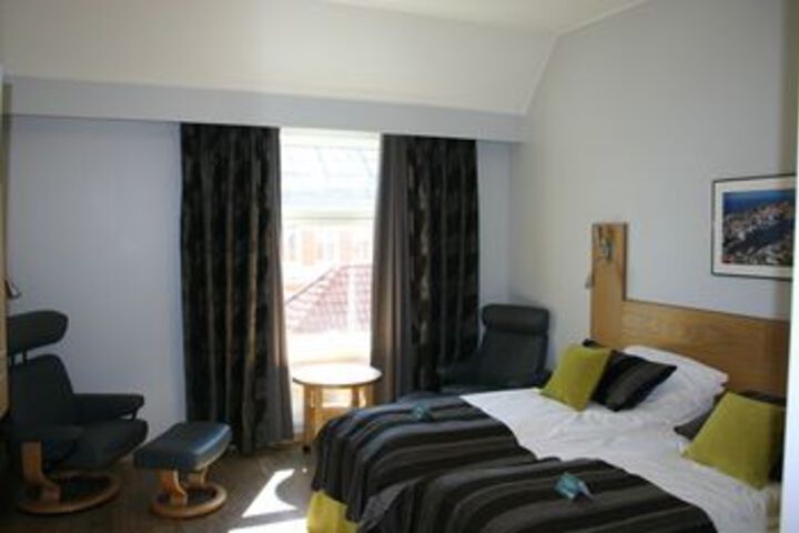 Room 4 of 79