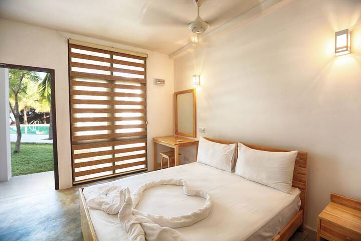 Room 4 of 40