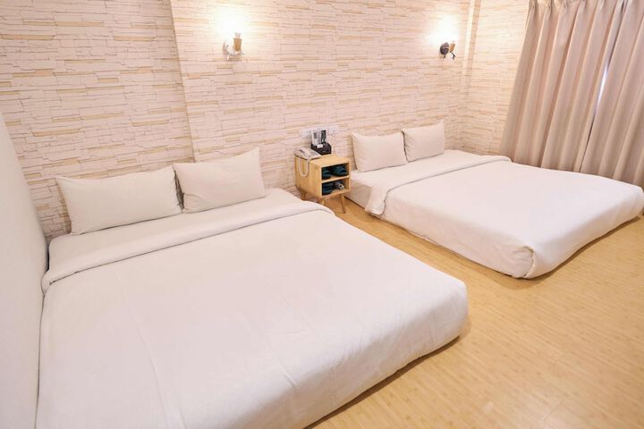 Room 9 of 48