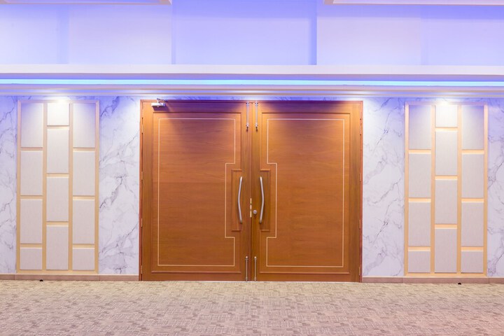Ballroom/Hall 64 of 79
