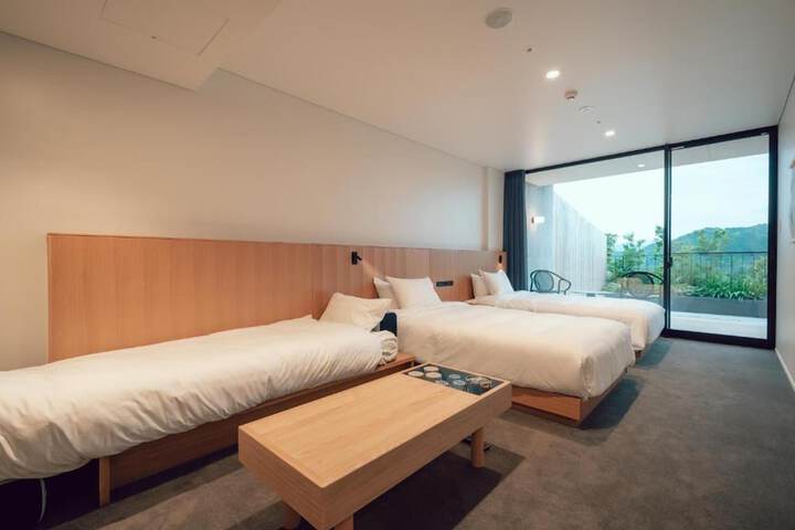 Room 33 of 117