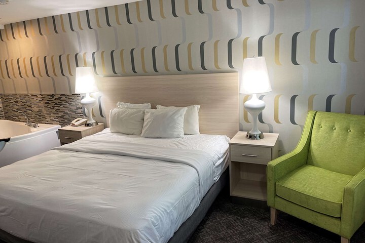 1 King Bed (14 of 16)