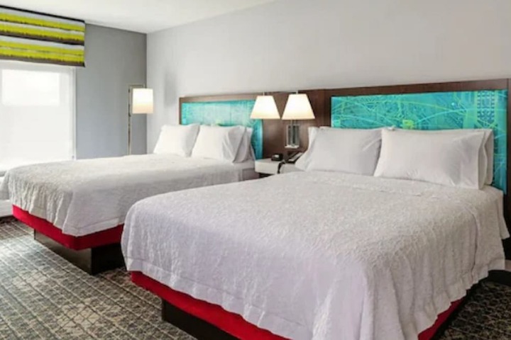 2 Queen Beds Hearing Accessible (22 of 28)
