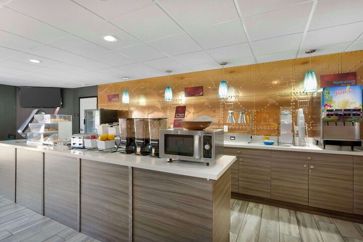 Breakfast/Coffee Service 36 of 42