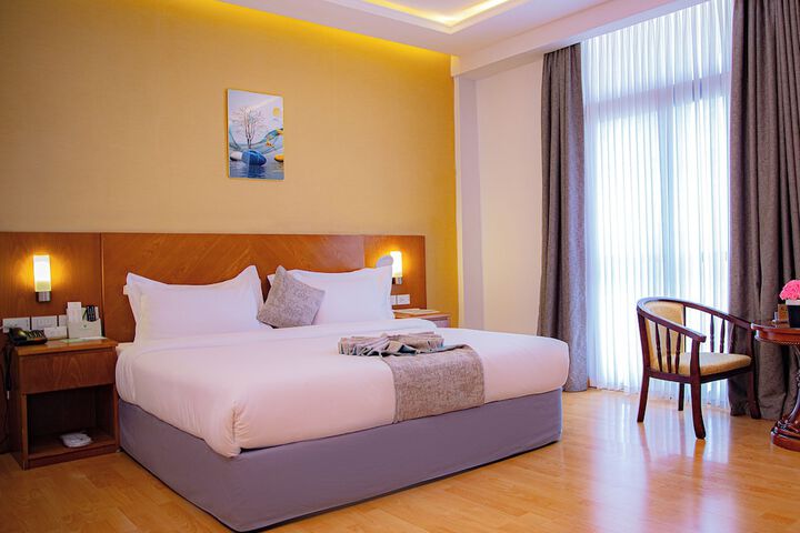 Room 5 of 18