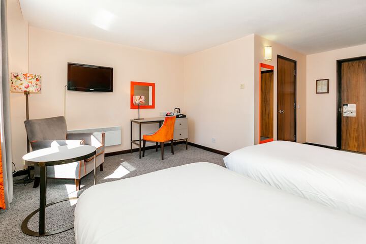Room 9 of 42