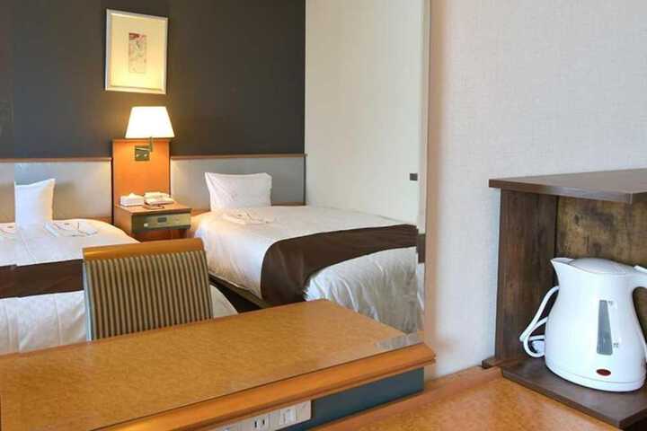 Room 6 of 28