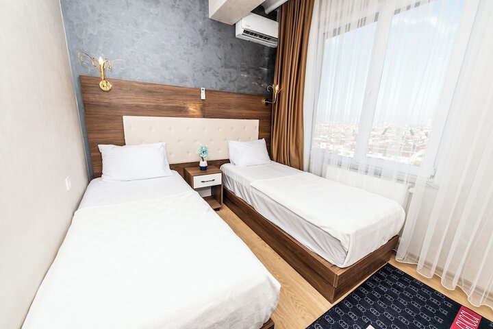 Room 10 of 40