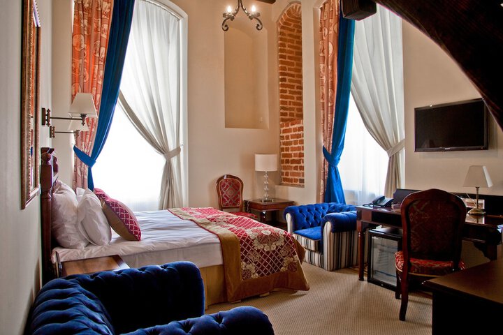 Room 10 of 72